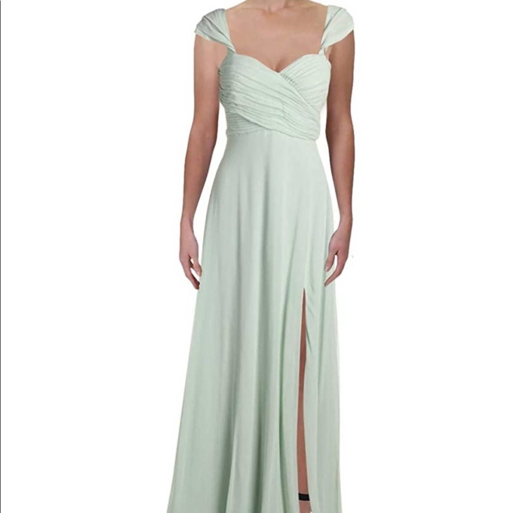 Sequin Hearts Women's Sage Green Off Shoulder Sleeve Chiffon Gown sz Jr's 1